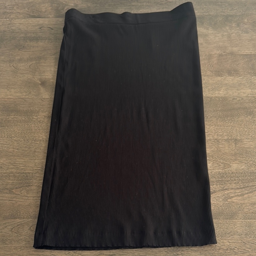Great condition LOFT black midi skirt